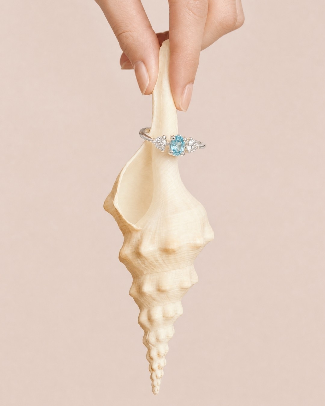 Wear the ocean 🤍
#jewelryinspo #finejewelry #summerjewelry #swissmade #gemstonering