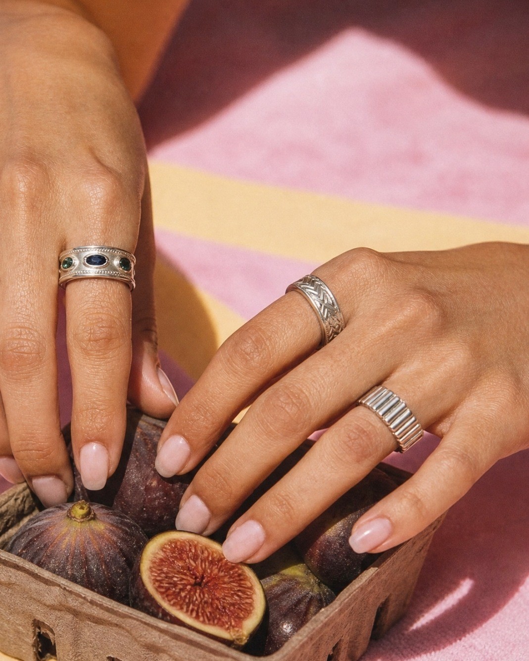 Summer essentials 🤍
#jewelryinspo #finejewelry #summerjewelry #swissmade #silverring