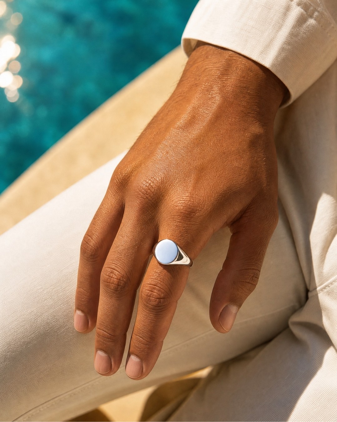 Signet season.
#mensjewelry #swissmade #jewelryinspo #menfashion #silverring