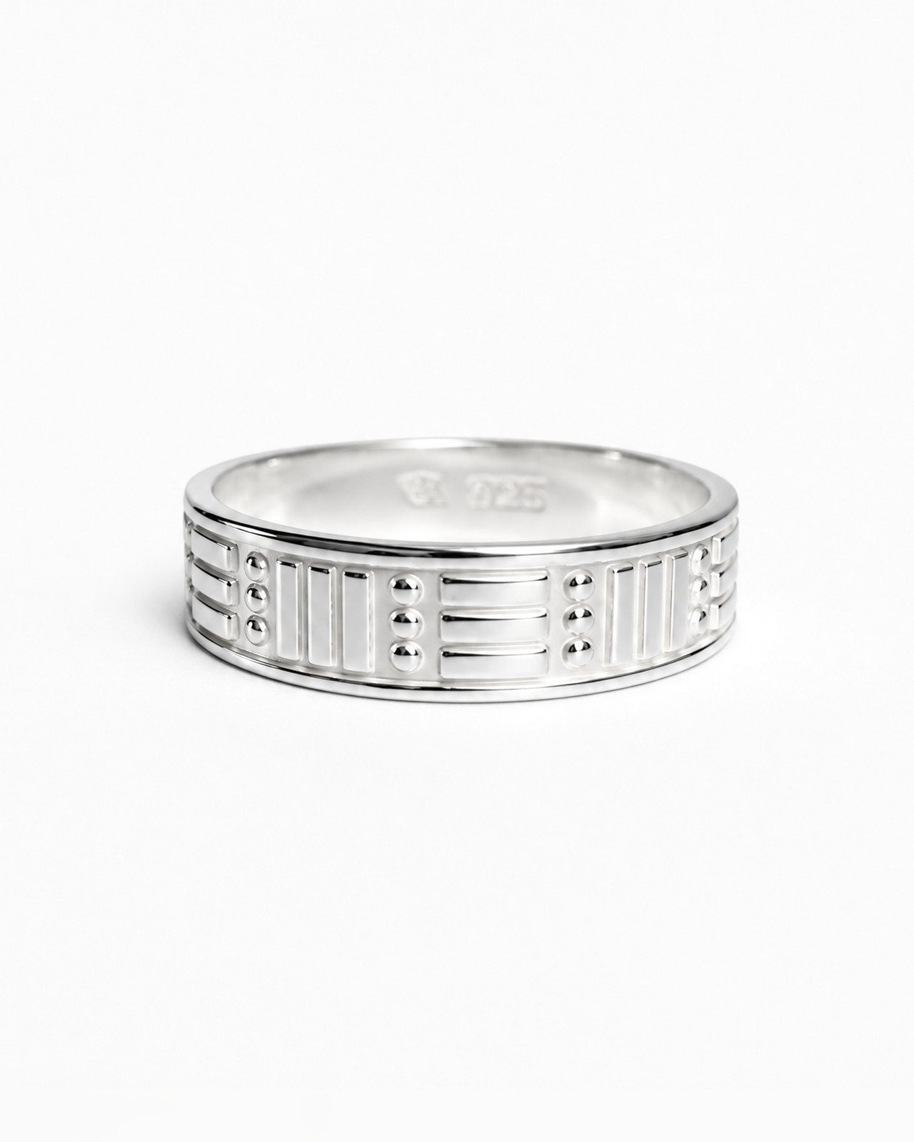 New in Shop Silver Ring Imara - resolute, unshakable, grounded.
Available in all sizes. 
#silverring #jewelryinspo #silverjewelry #swissmade #silver