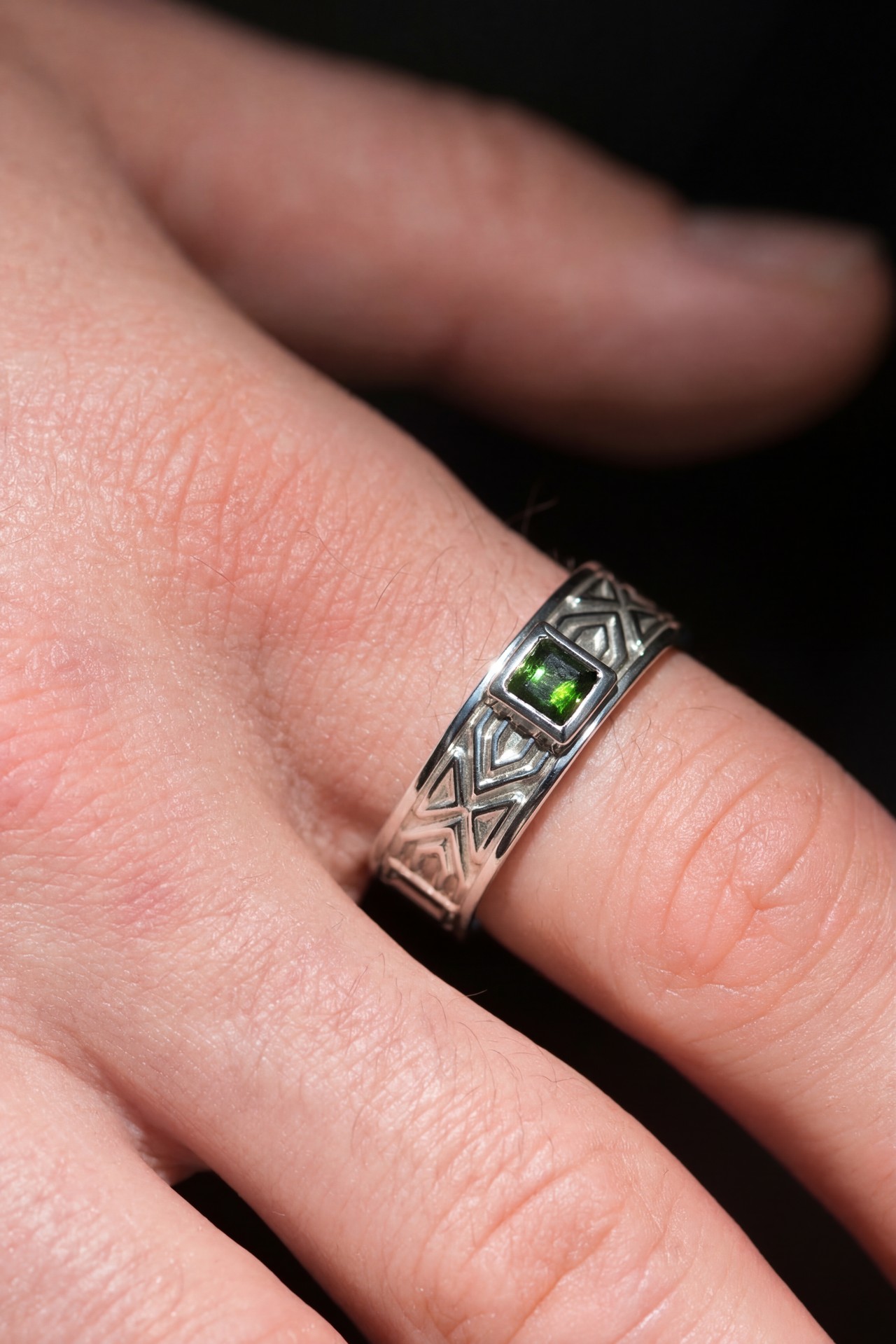 Pattern Ring with green Tourmaline