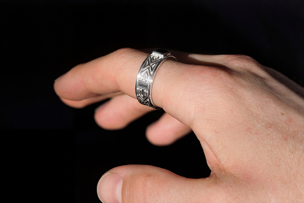 Pattern Ring with green Tourmaline