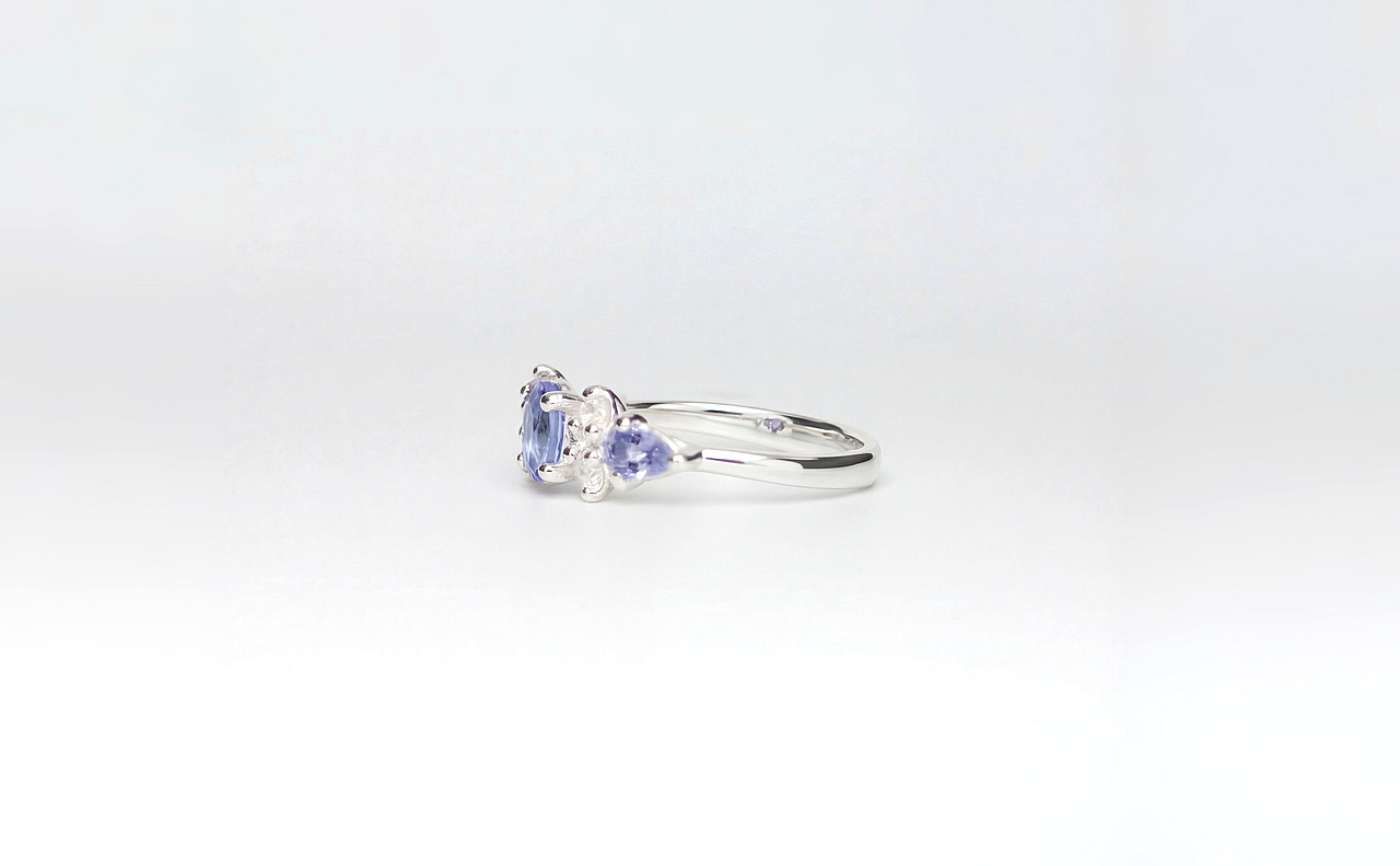 Cluster Ring with Tanzanite and white Zircon - view 2
