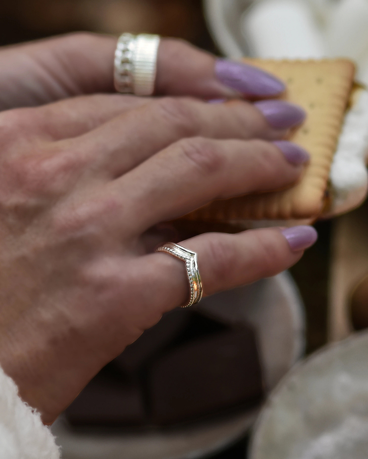 V dot Ring medium - view 4