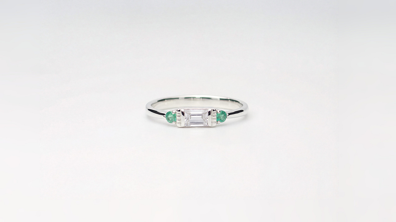 Trilogy Ring with colorless Sapphire and Emerald