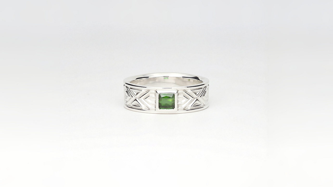 Pattern Ring with green Tourmaline