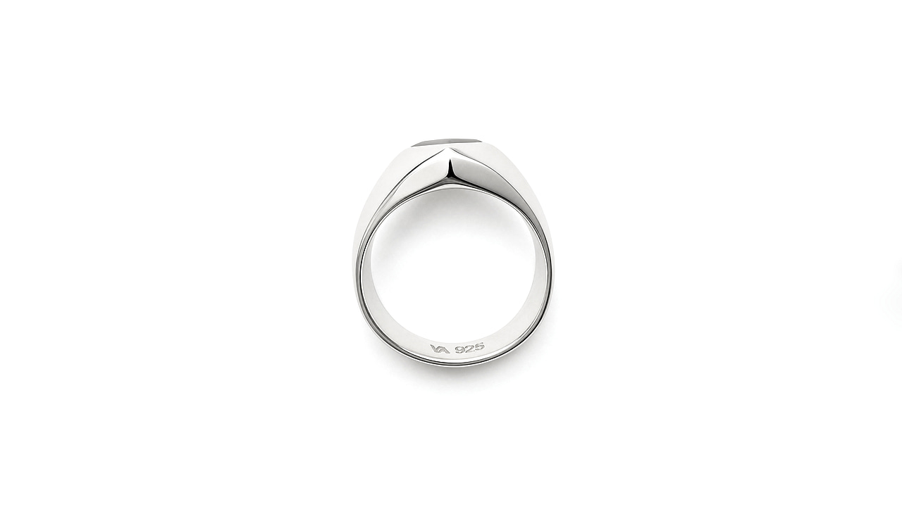 The ring from behind, stamped VA 925 on the inner band.