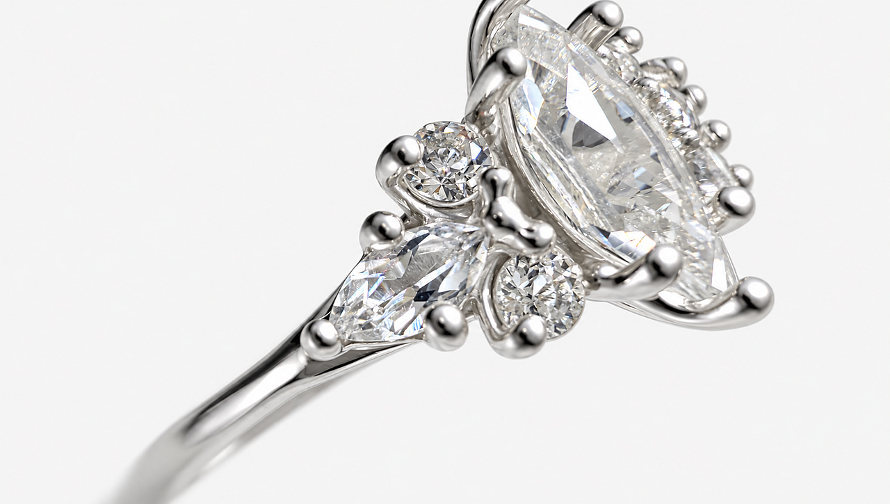 Cluster Ring Marquise Dream mit weissem Topas