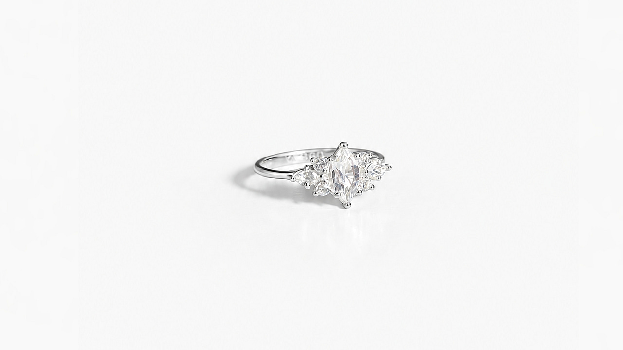 Cluster Ring Marquise Dream mit weissem Topas