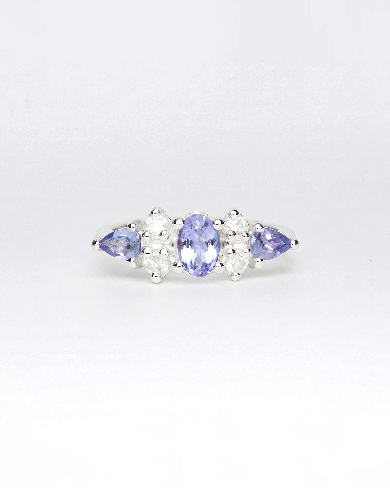 Cluster Ring mit Tansanit und weissem Zirkon