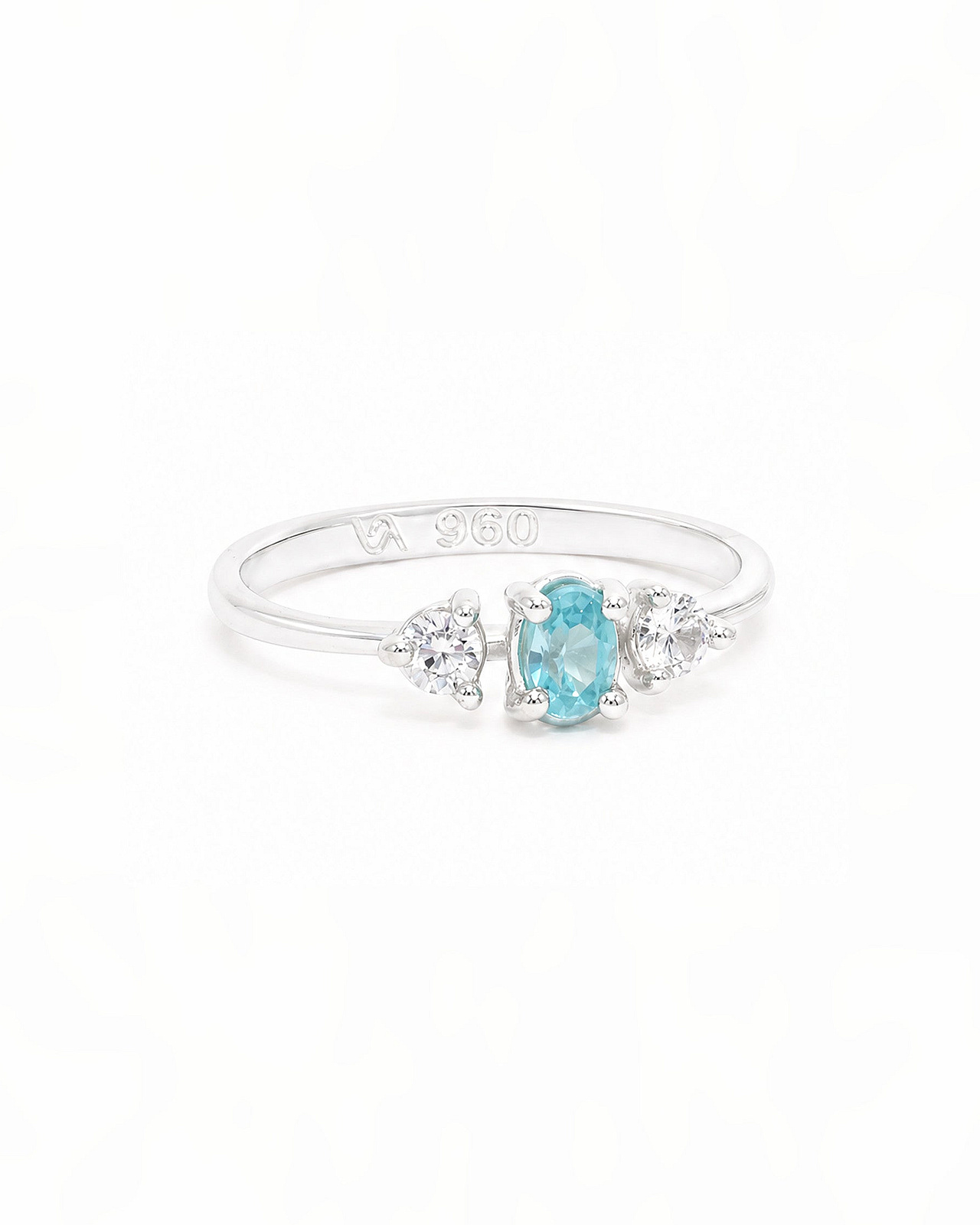 Trilogie Ring mit blauem und weissem Zirkon
