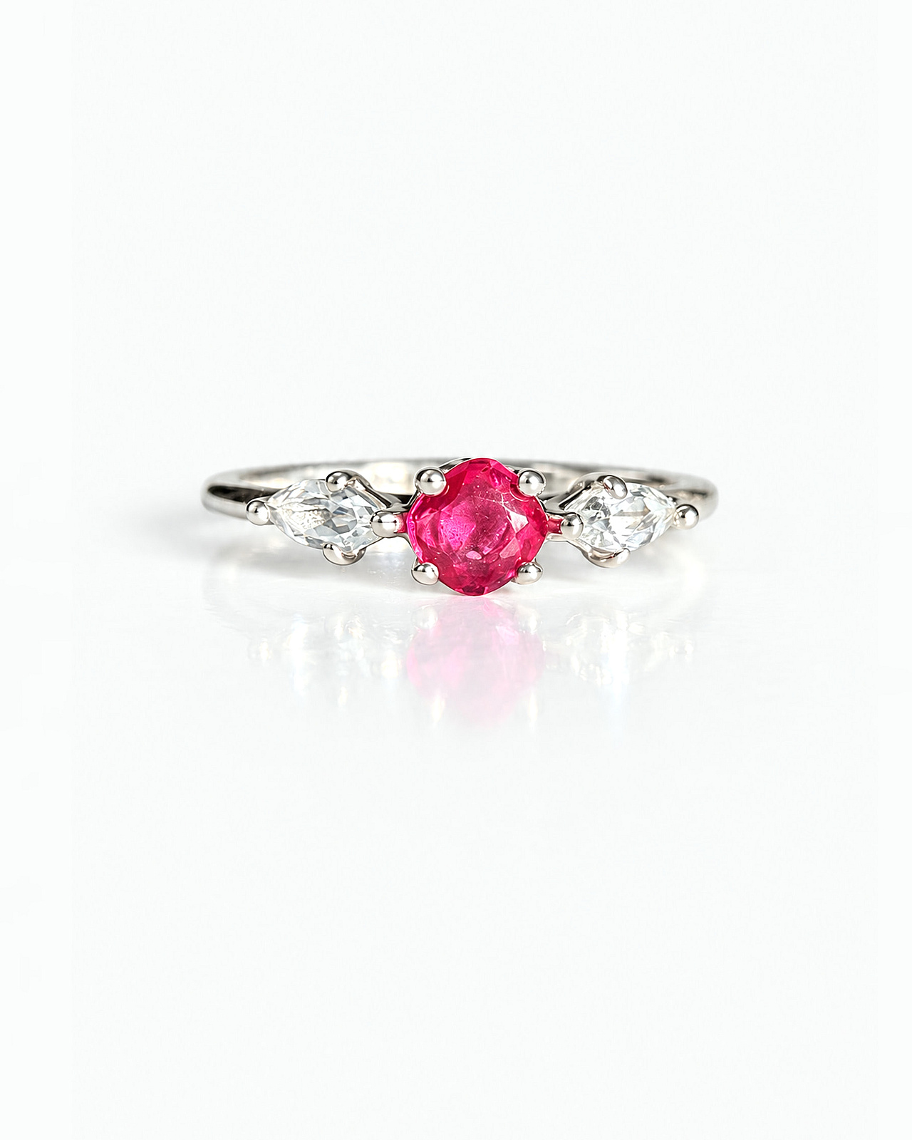 Trilogie Ring mit rosa Spinell und weissem Topas