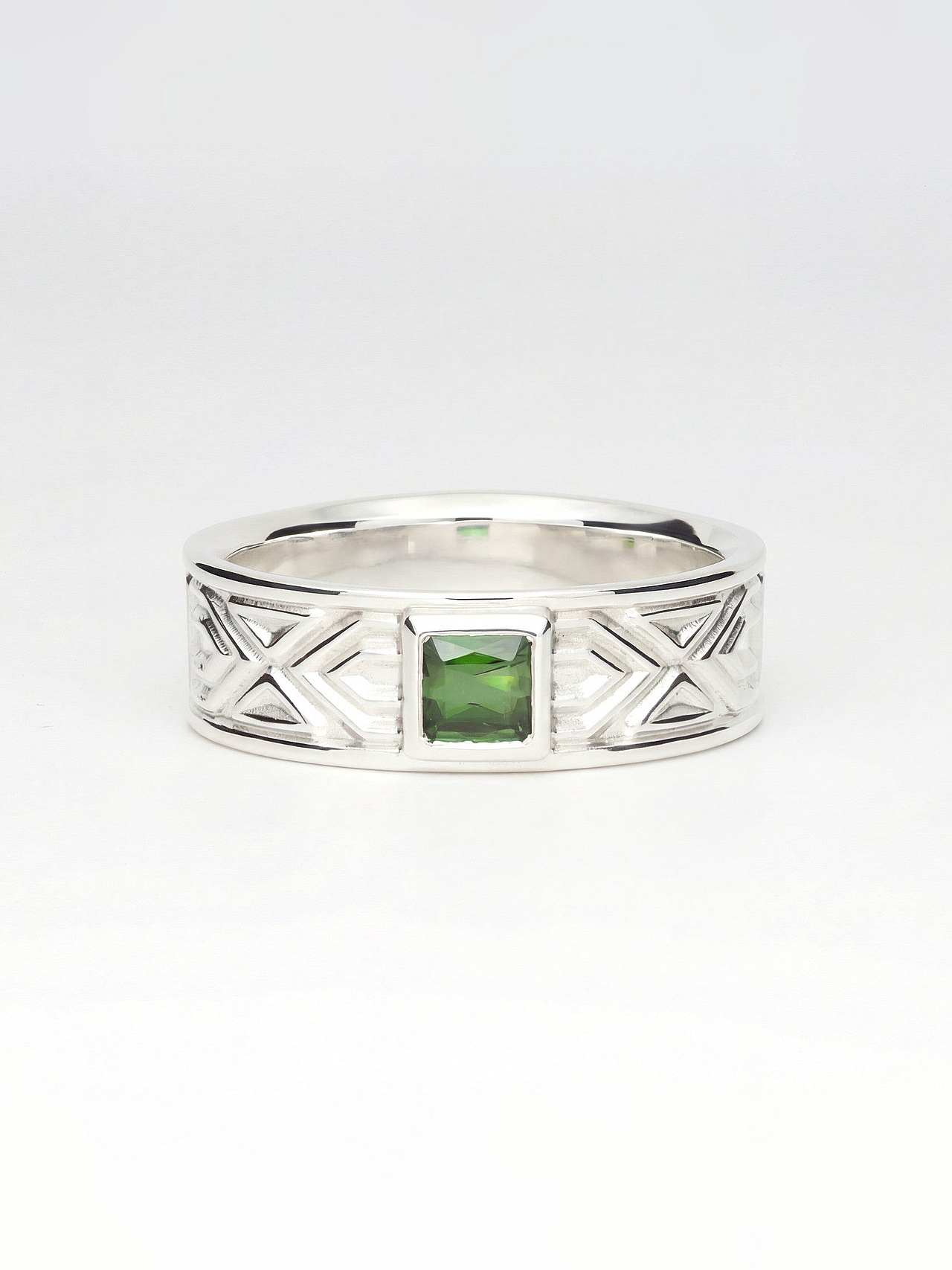 Pattern Ring with green Tourmaline